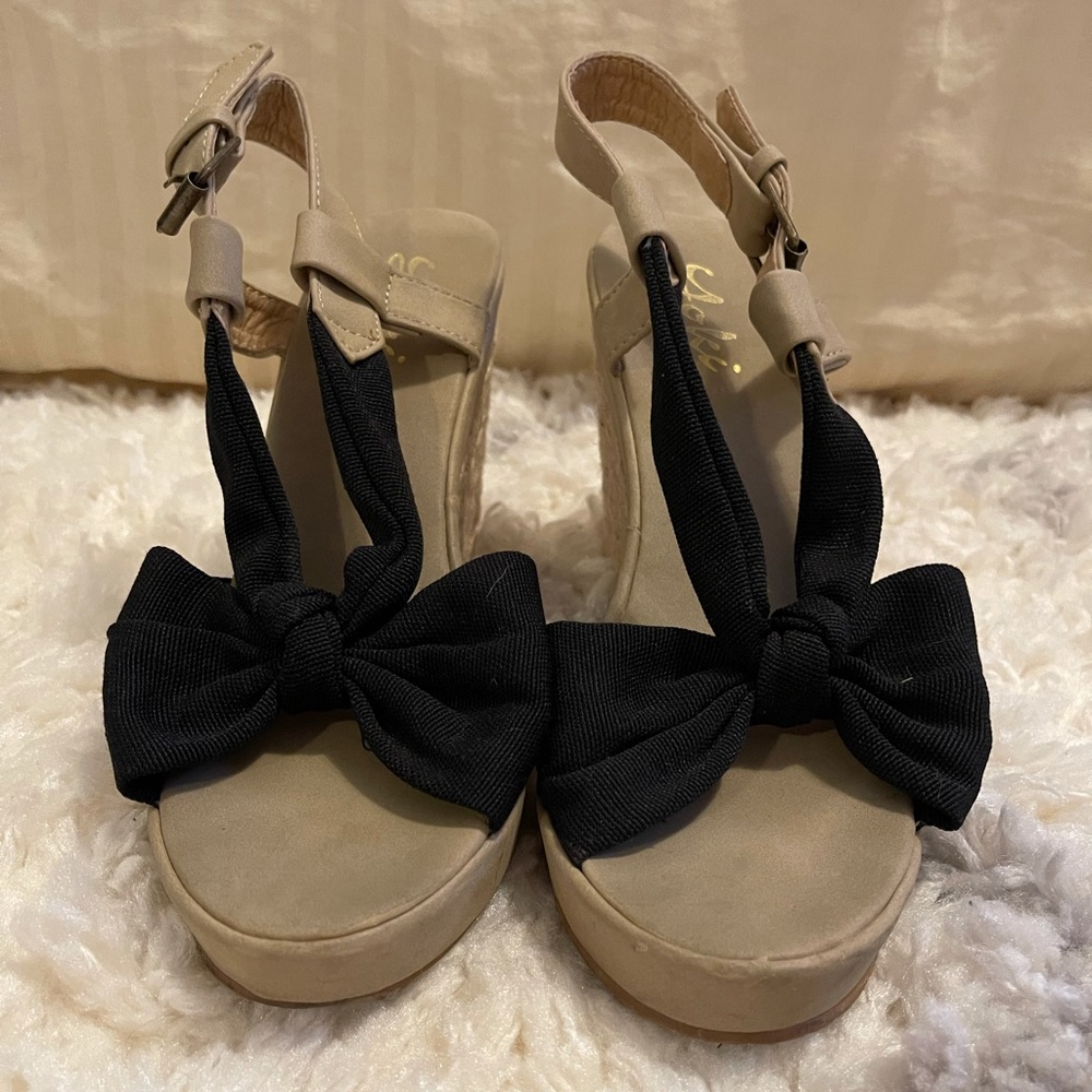 Black and Tan size 7 Wedge